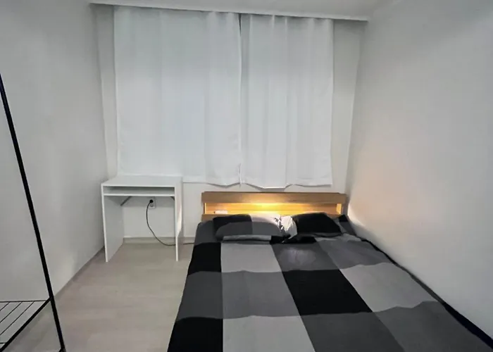 4, Near Hongdae, 3 Beds, 2 *